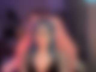 Live cam show with Kim - Lush Brown Hair on AdultVida.com