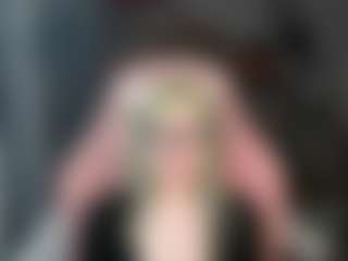 Live cam show with Kim - Camel Toe on xplaylive.com