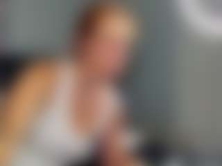 Live cam show with Julia-Suny - Sweet on Camsoda