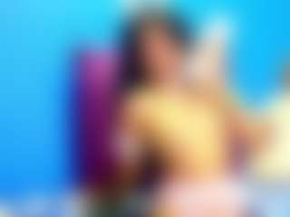 Spettacolo in cam dal vivo con uniqueindian08 - Striptease Skinny su Camsoda