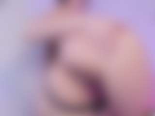 Live cam show with coquetta - Shaved Pussy on Camsoda