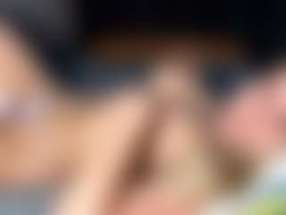 Live cam show with EvelyneGruis - Hairy Pussy on AdultVida.com