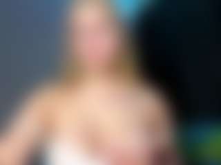 Live cam show with EvelyneGruis - Massage on Camsoda