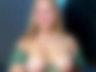 EvelyneGruis's Live Sex Cam Show