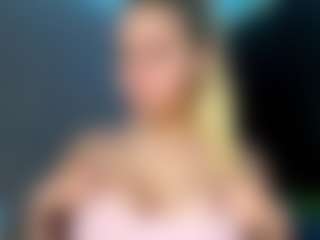 Live cam show with EvelyneGruis - Camel Toe on StripNow