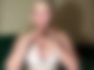 Live cam show with EvelyneGruis - Ahegao on Cam Slut