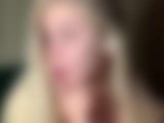 EvelyneGruis's Live Sex Cam Show