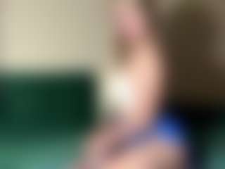EvelyneGruis's Live Sex Cam Show