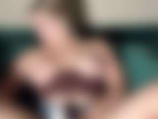 EvelyneGruis's Live Sex Cam Show