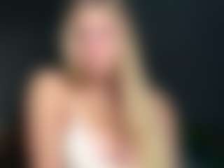 Live cam show with EvelyneGruis - Athletic Public on sexylive.show