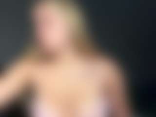 EvelyneGruis's Live Sex Cam Show