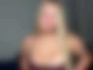 Live cam show with EvelyneGruis - Average on Camsoda