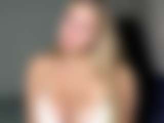 Live cam show with EvelyneGruis - Camel Toe on nudelive.tv