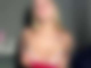 Live cam show with EvelyneGruis - Raven Hair on Camsoda