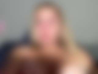Live cam show with EvelyneGruis - Average on Camsoda
