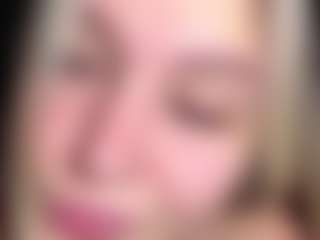 Live cam show with EvelyneGruis - Blue Eyes on Camiplay Live