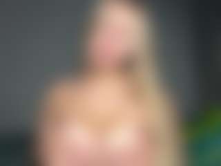 Live cam show with EvelyneGruis - Interactivetoy Mature on Dolls Live