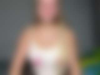EvelyneGruis's Live Sex Cam Show