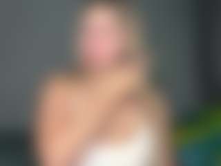 EvelyneGruis's Live Sex Cam Show