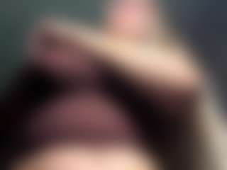 Live cam show with EvelyneGruis - Drinking on Free Soda