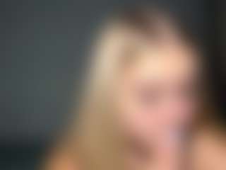 EvelyneGruis's Live Sex Cam Show