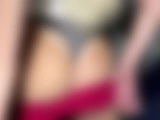 Live cam show with EvelyneGruis - Public Mature on liverealitysex.com