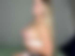 EvelyneGruis's Live Sex Cam Show
