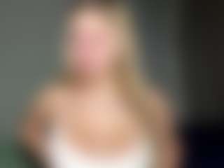 Live cam show with EvelyneGruis - Raven Hair on Camming Site