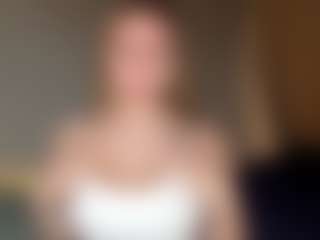 EvelyneGruis's Live Sex Cam Show