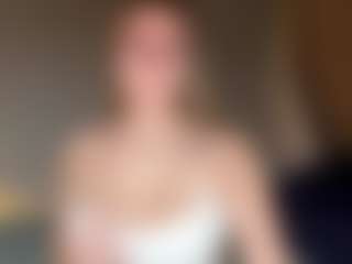 EvelyneGruis's Live Sex Cam Show