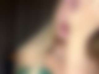 EvelyneGruis's Live Sex Cam Show