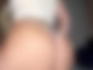 Live cam show with EvelyneGruis - Athletic Public on Taboo Cams XXX