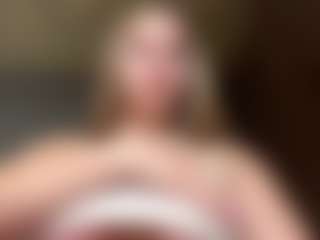 Live cam show with EvelyneGruis - Strip Mature on liverealitysex.com