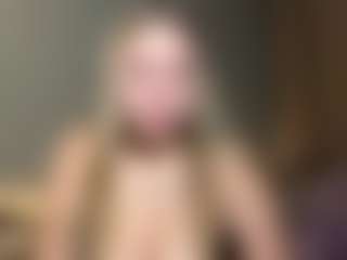 Live cam show with EvelyneGruis - Ass Bouncing on Milfs Live