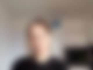 Live cam show with Lily - Facial on CamClone