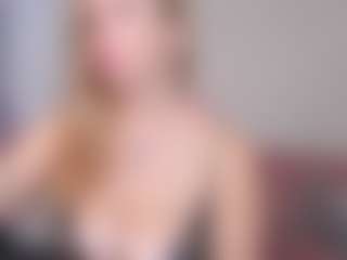 Live cam show with Sonia - Striptease MILF on SxyPornLive