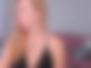 Live cam show with Sonia - Skinny MILF on Camiplay Live