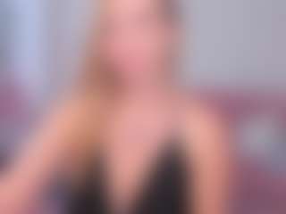 Live cam show with Sonia - Gamer MILF on Camsoda