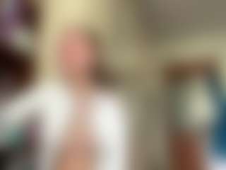 Live cam show with BrunaChamers - Doggy on livesuperchat.net