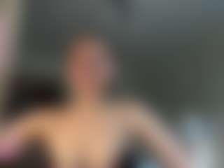 Live cam show with BrunaChamers - Doggy on Lustler