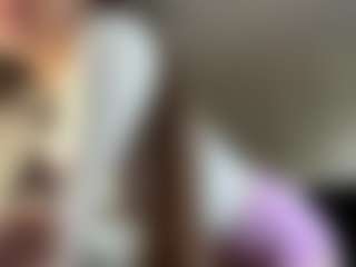 Live-camshow met BrunaChamers - Doggy op Camsoda