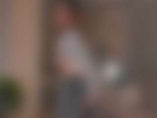 Live cam show with CarrieCapezzuto - Middle Aged on Dolls Live