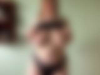 Live cam show with MaricruzWeisbrod - Striptease Granny on boobsie.com