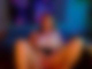 Live cam show with TinkXo - Big Tits MILF on Camming Site