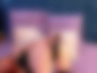 Live cam show with AmyLindsey - Striptease on Camsoda