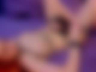 AmyLindsey MILF webcam performer live streaming