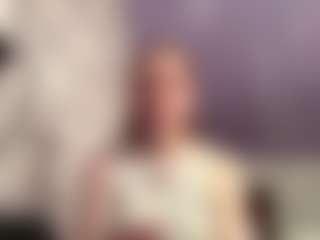Live cam show with Molly - Average on Camming Site