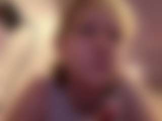 Live cam show with Molly - Nipple Piercings on Gym Cam Girls