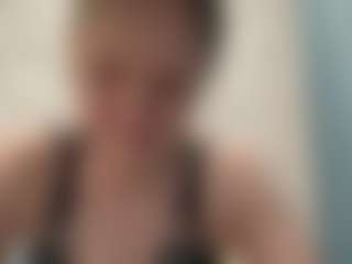 Live cam show with Molly - Nipple Piercings on Dolls Live