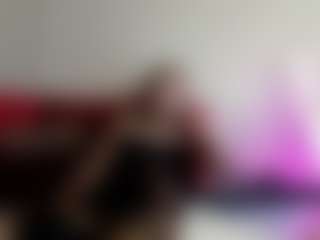 Live cam show with EmmaEthereal - Pantyhose on SmokeAndPoke